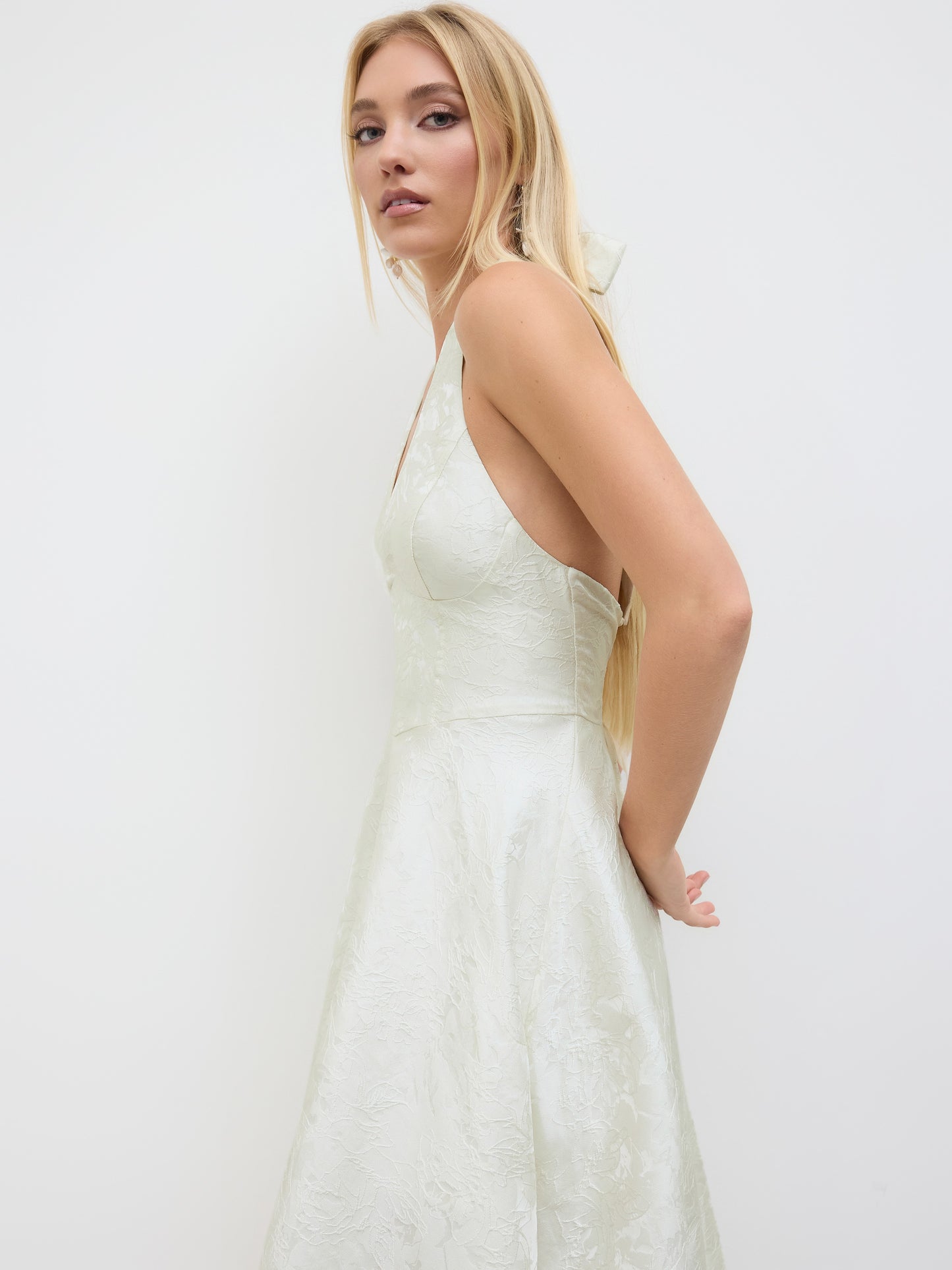 Bianca - Vestido Maxi de Encaje Floral Jacquard con Cuello Halter