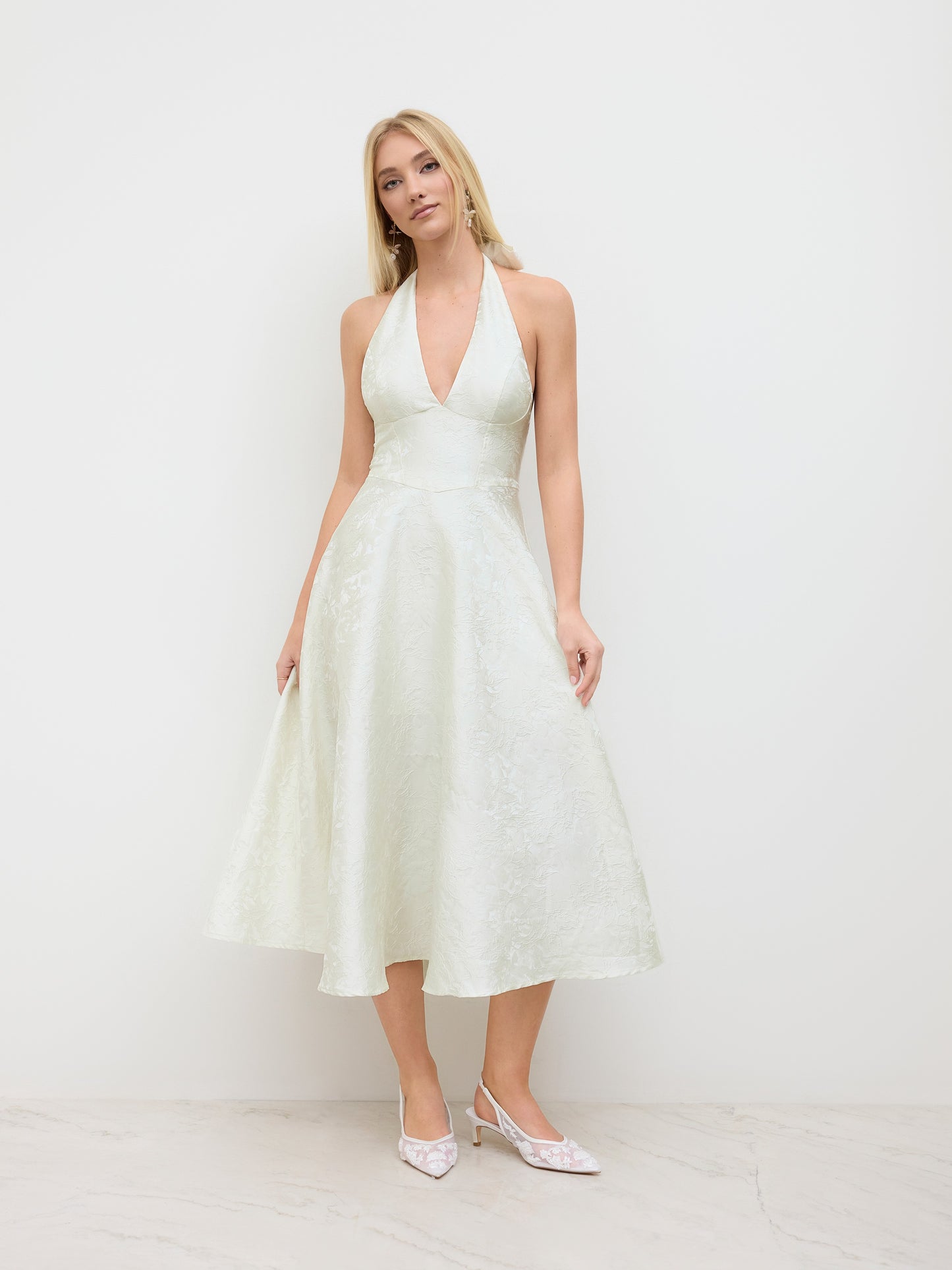 Bianca - Vestido Maxi de Encaje Floral Jacquard con Cuello Halter