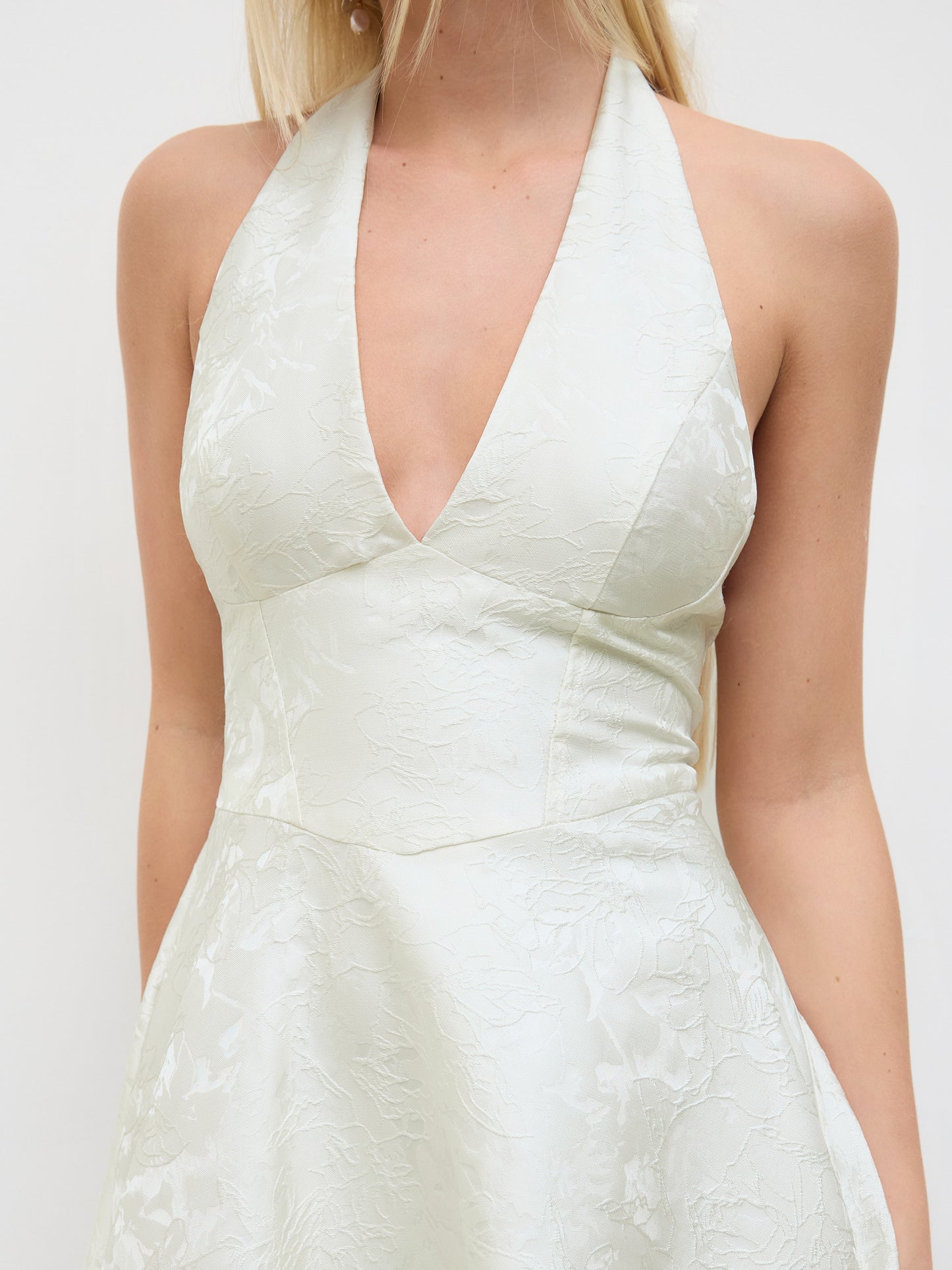 Bianca - Vestido Maxi de Encaje Floral Jacquard con Cuello Halter