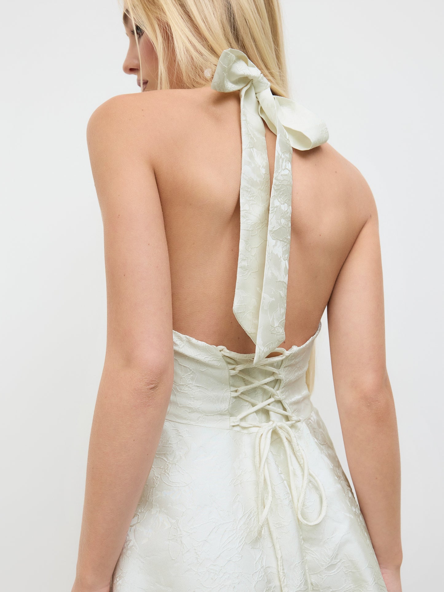 Bianca - Vestido Maxi de Encaje Floral Jacquard con Cuello Halter